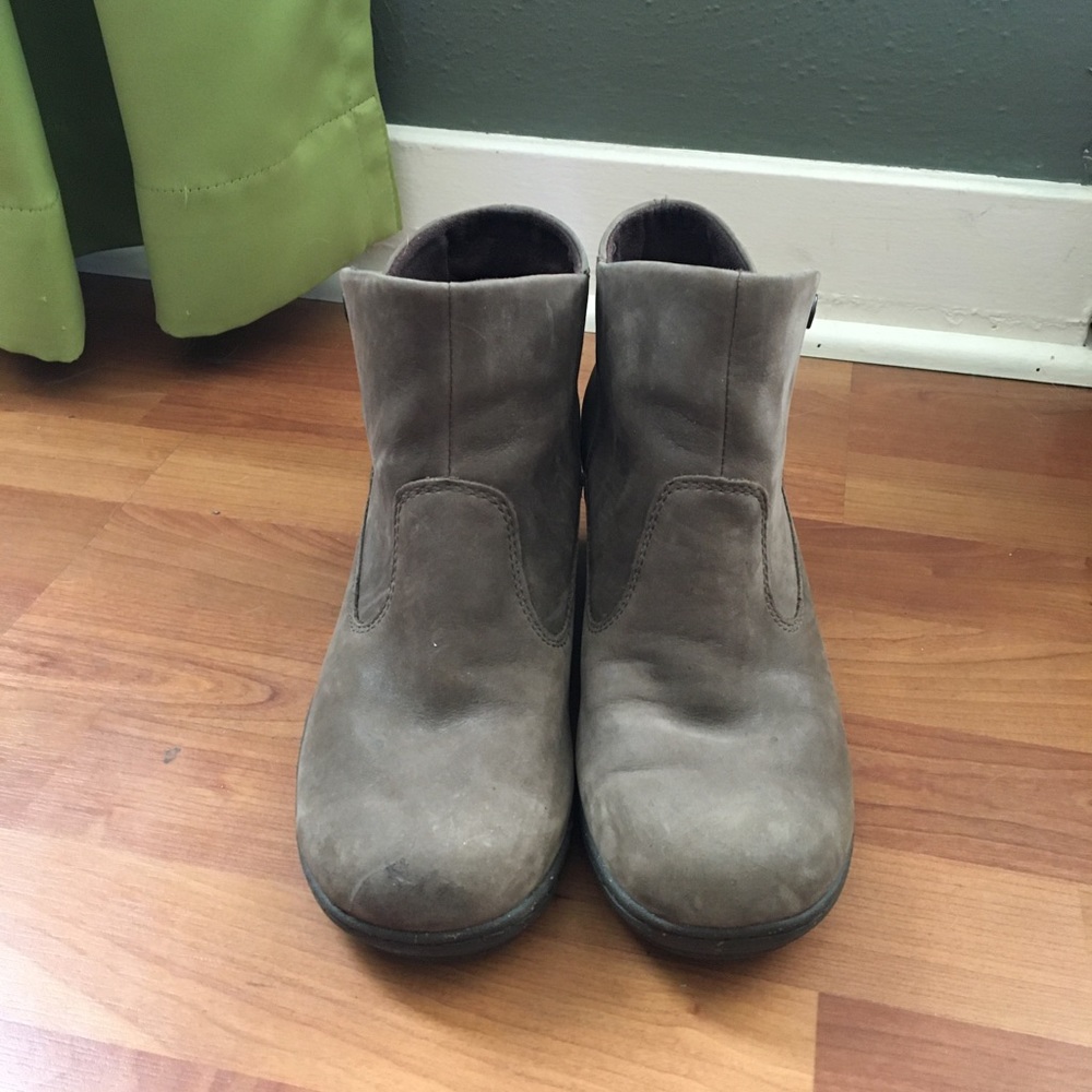 Keen Akita Leather  Wedge Bootie